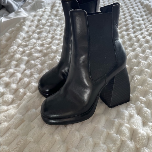 Call it spring Stylish Black Ankle Boots - Picture 2 of 3